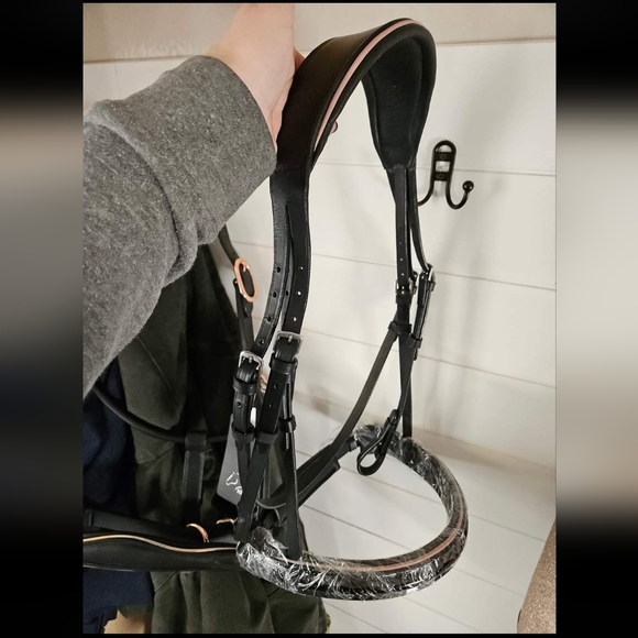 Black and pink snaffle bridle - Picture 1 of 2